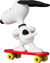 Load image into Gallery viewer, Peanuts UDF Ultra Detailed Series 17 Skateboard Snoopy Figure Statue
