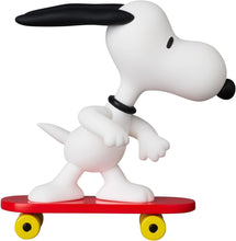 Load image into Gallery viewer, Peanuts UDF Ultra Detailed Series 17 Skateboard Snoopy Figure Statue

